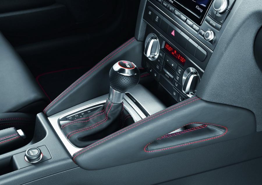 Детали интерьера Audi RS3 Sportback (8PA) 2011 года  (WW) (фото 13 из 45)